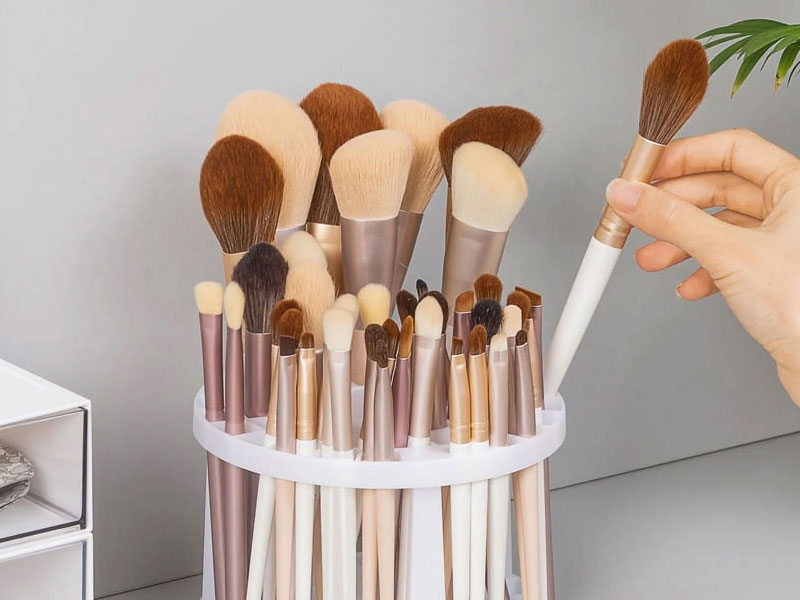 Instructions for using makeup brushes